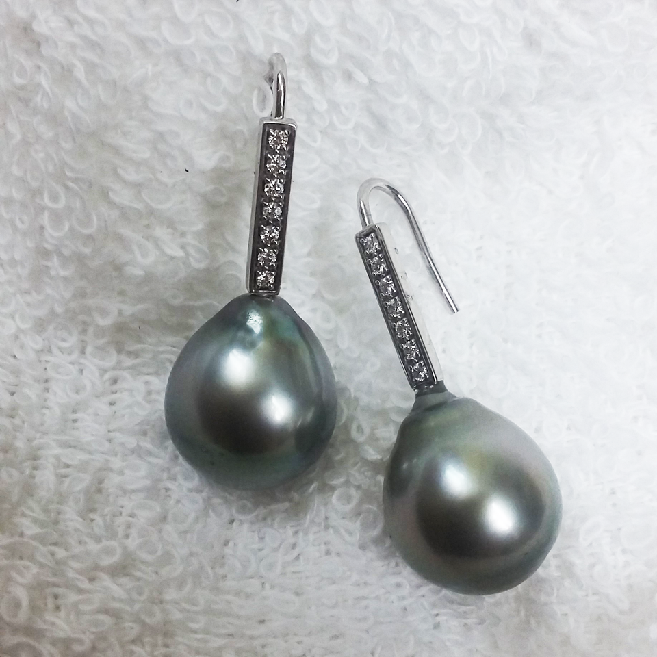 14K white gold with baroque Tahitian pearls
